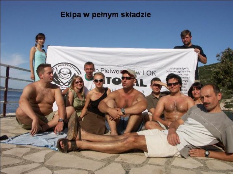 Ekipa w penym skadzie